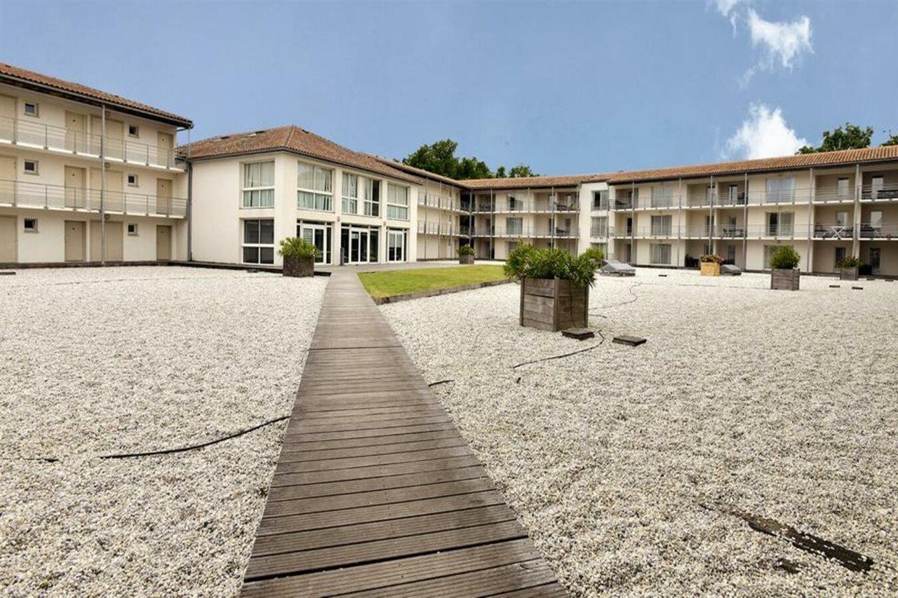 Vacanceole - Le Domaine Du Chateau - La Rochelle / Ile De Re Aparthotel Lagord Exterior photo