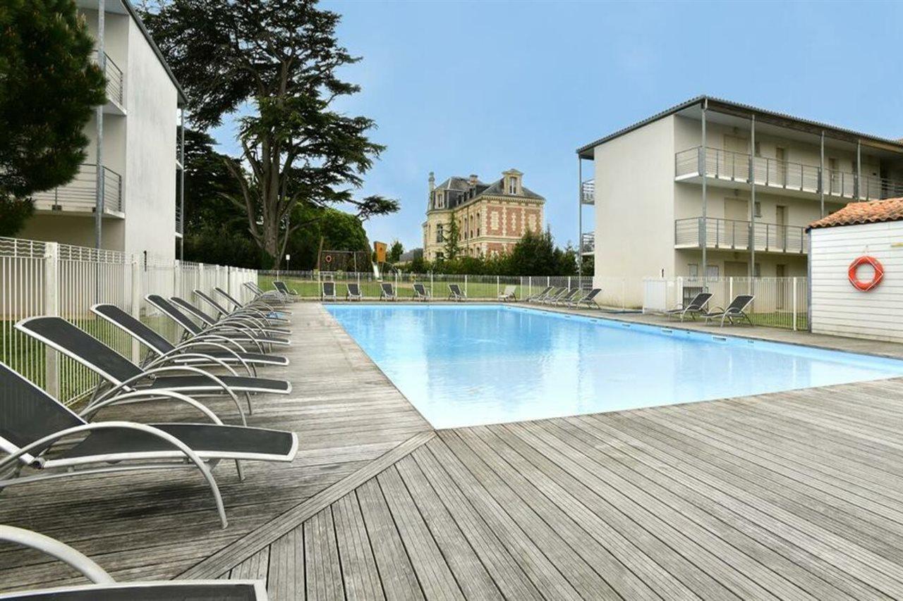 Vacanceole - Le Domaine Du Chateau - La Rochelle / Ile De Re Aparthotel Lagord Exterior photo