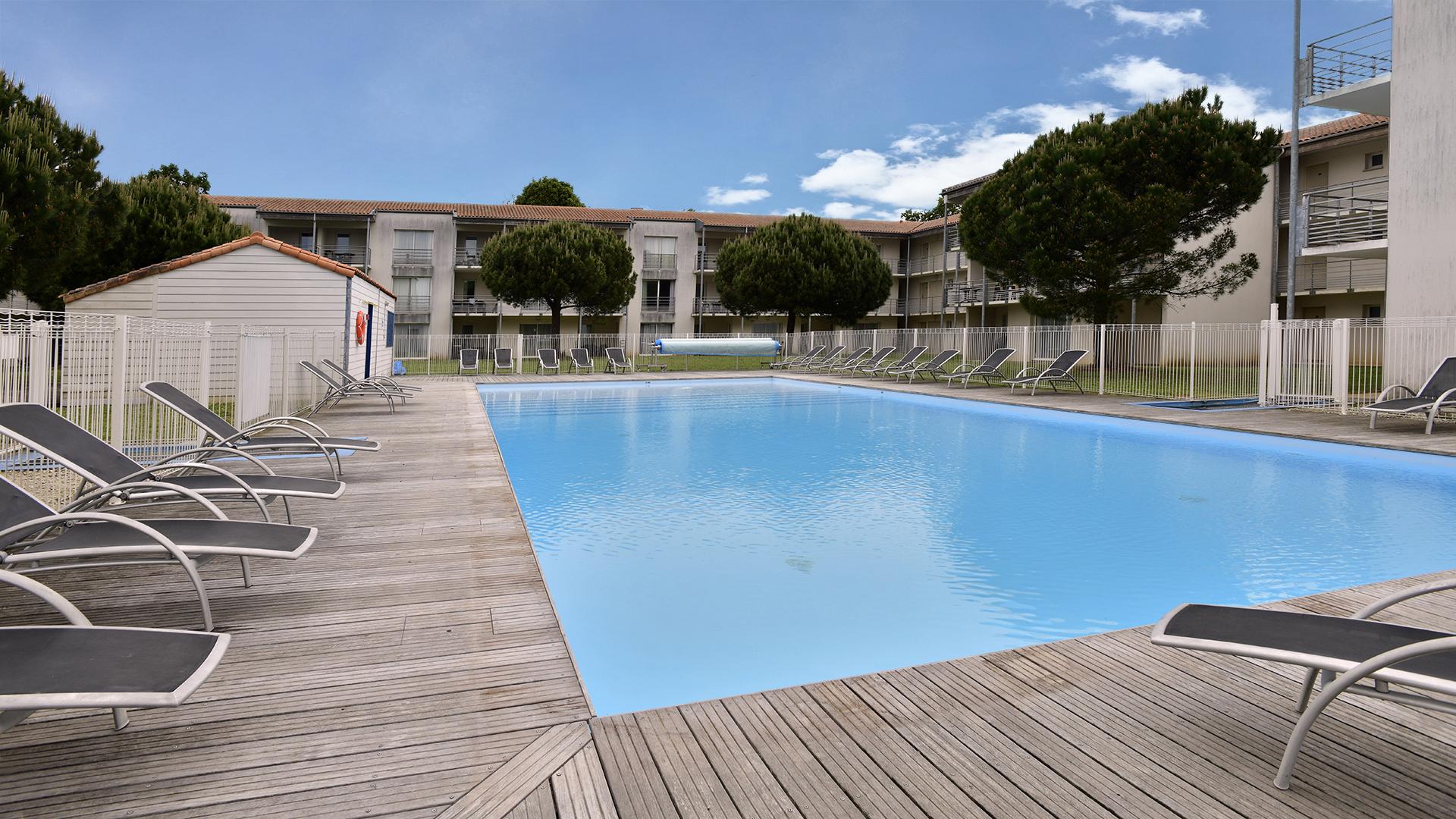 Vacanceole - Le Domaine Du Chateau - La Rochelle / Ile De Re Aparthotel Lagord Exterior photo