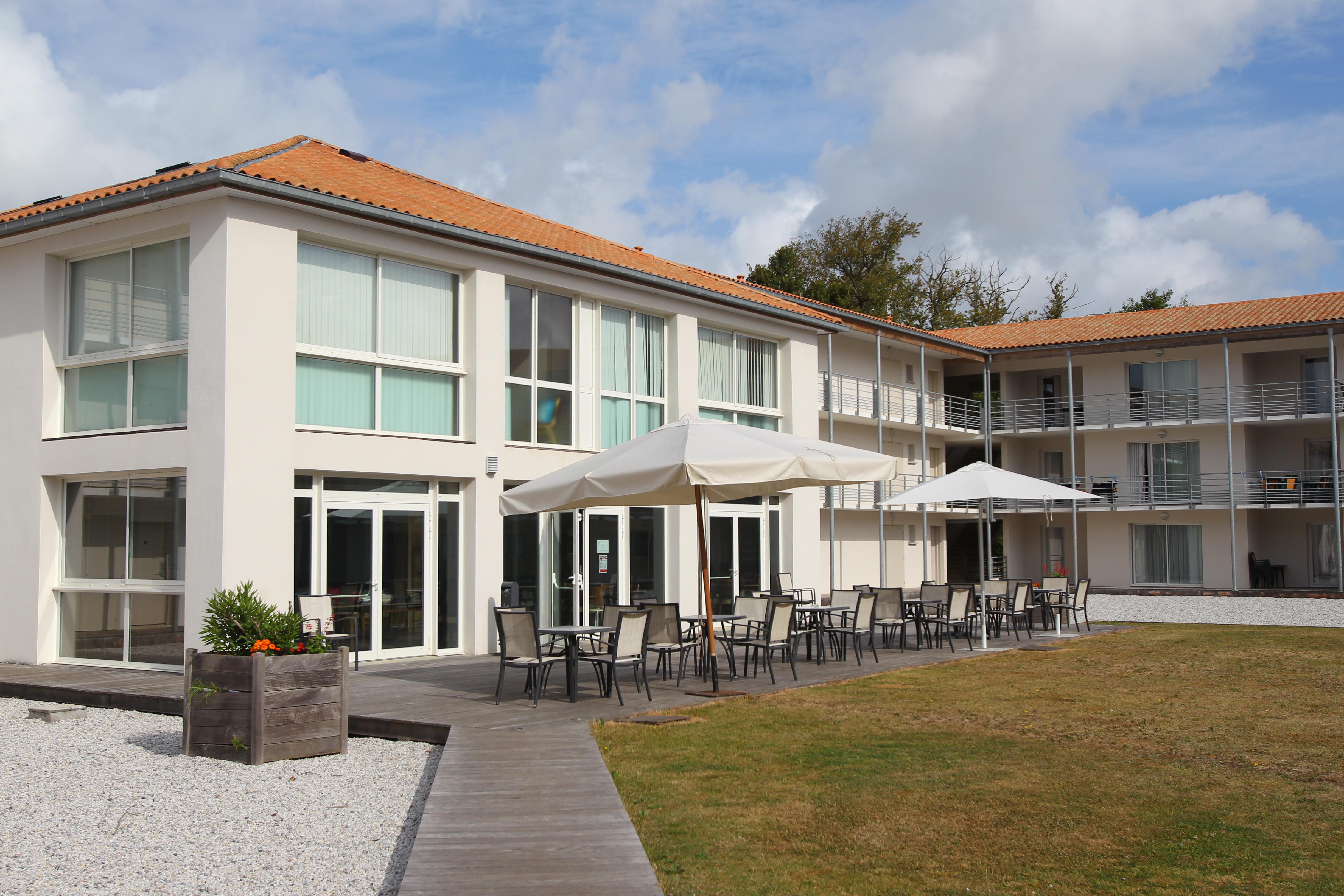 Vacanceole - Le Domaine Du Chateau - La Rochelle / Ile De Re Aparthotel Lagord Exterior photo