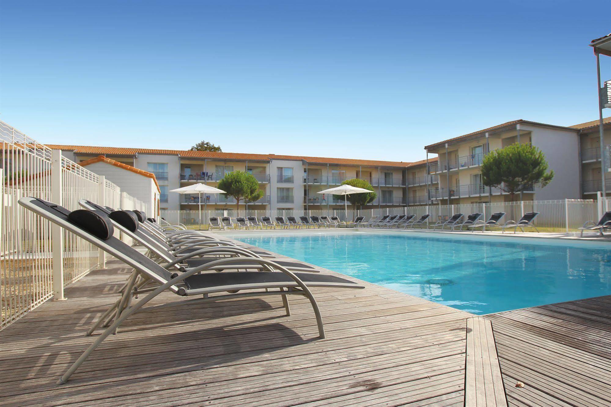 Vacanceole - Le Domaine Du Chateau - La Rochelle / Ile De Re Aparthotel Lagord Facilities photo