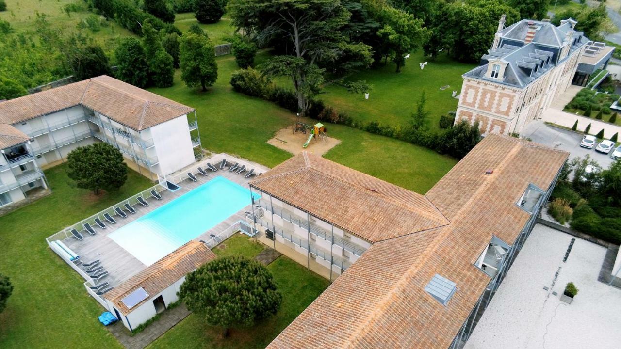 Vacanceole - Le Domaine Du Chateau - La Rochelle / Ile De Re Aparthotel Lagord Exterior photo